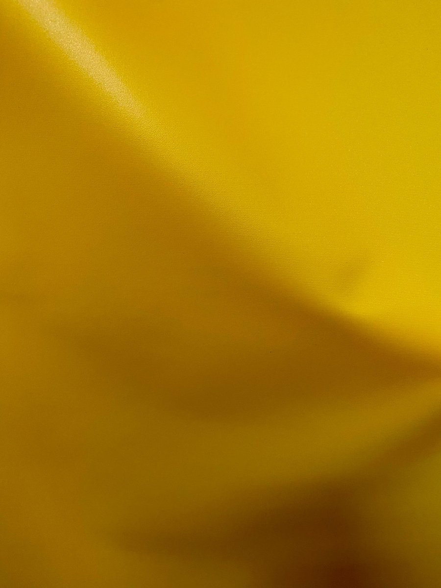 public-497 Tela Impermeável Amarela - Image 1