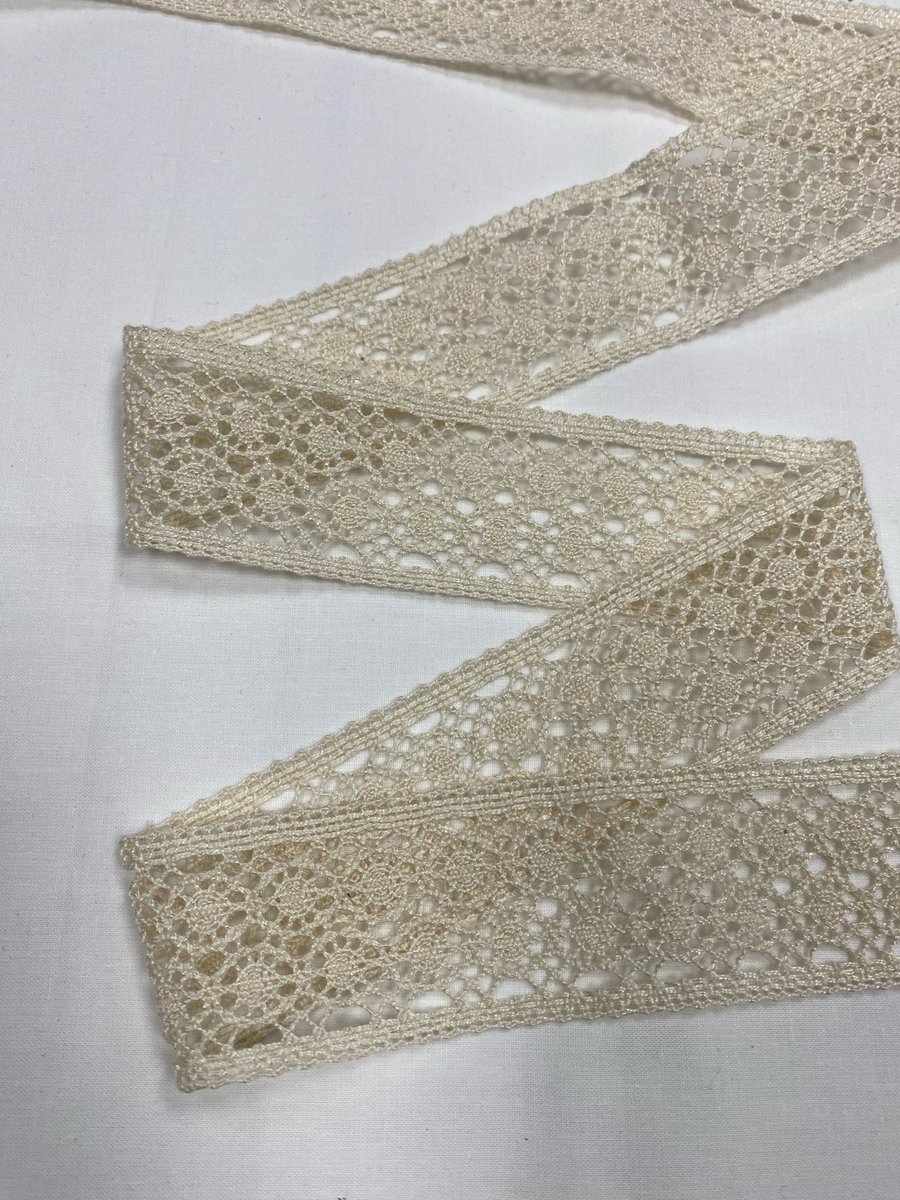 public-727 Renda Creme - Image 1