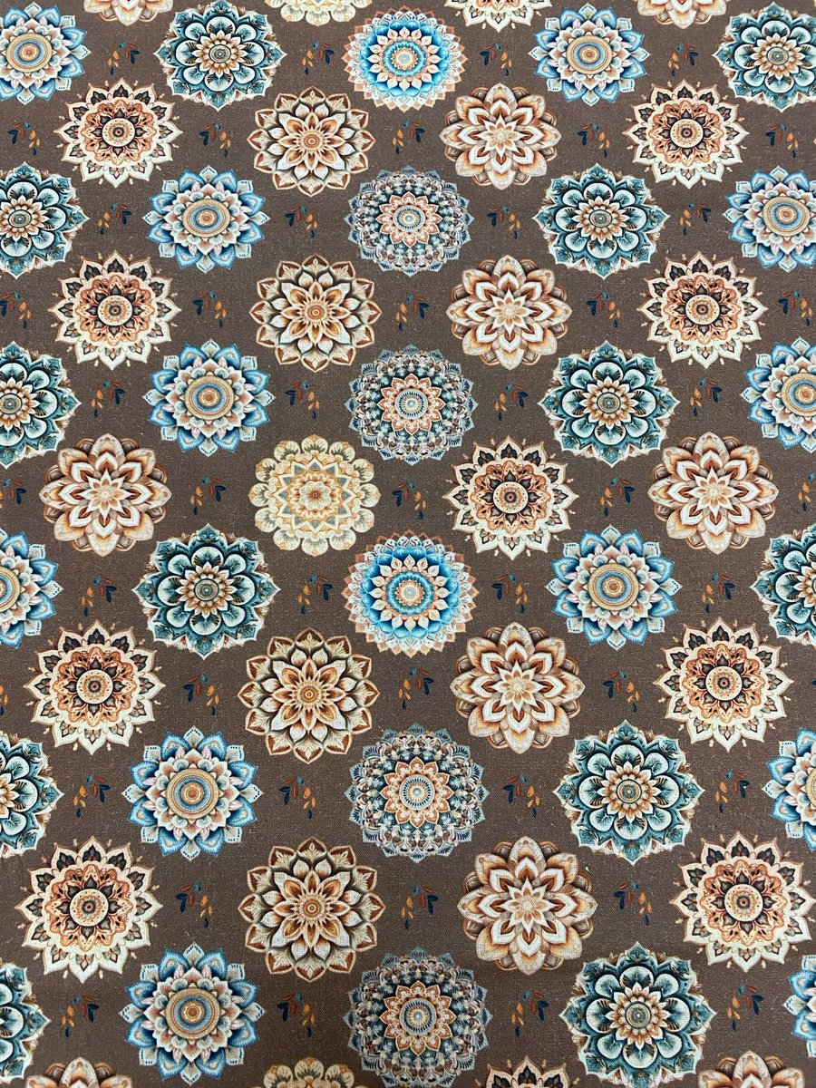 public-924 Tecido 100% Algodão - Mandalas com fundo Castanho - Image 1