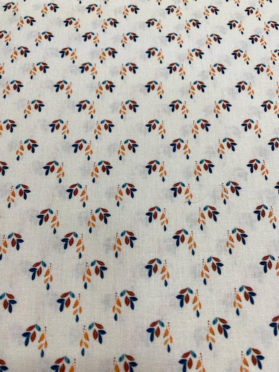 public-928 Tecido 100% algodão - Florzinhas com fundo creme - Image 1