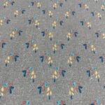 Tecido 100% algodão - florzinhas fundo castanho